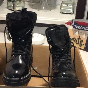 Black combat boots only wore them a few times